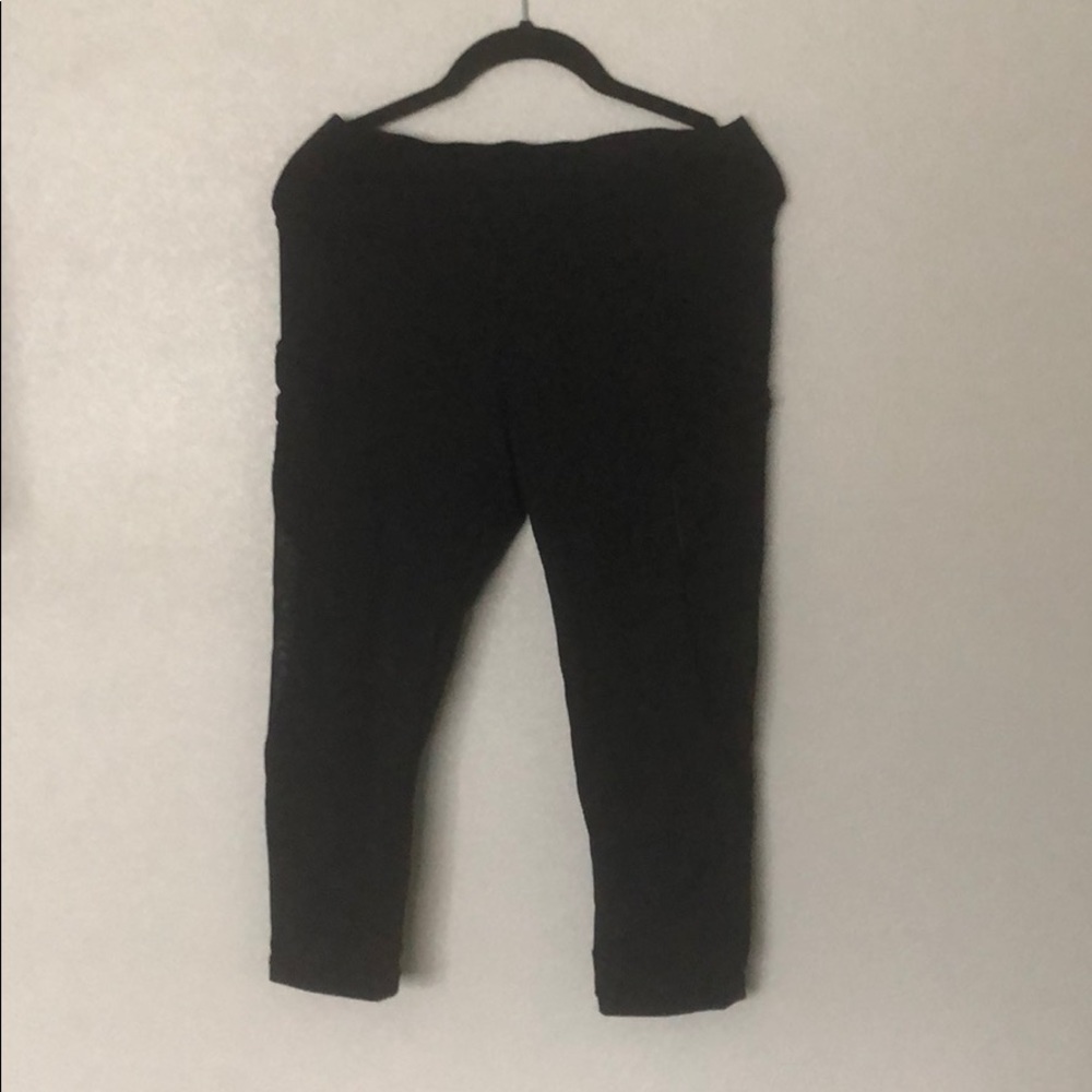 Lululemon workout Capri size large